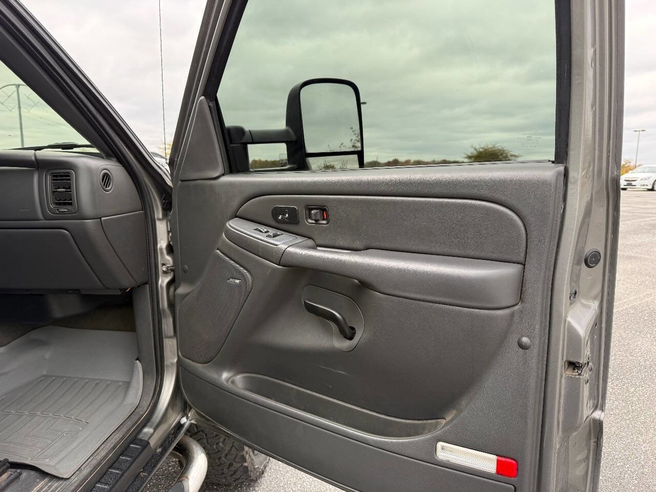 Used 2006 Chevrolet Silverado 2500 LT w/ Heavy-Duty Power Package image 14