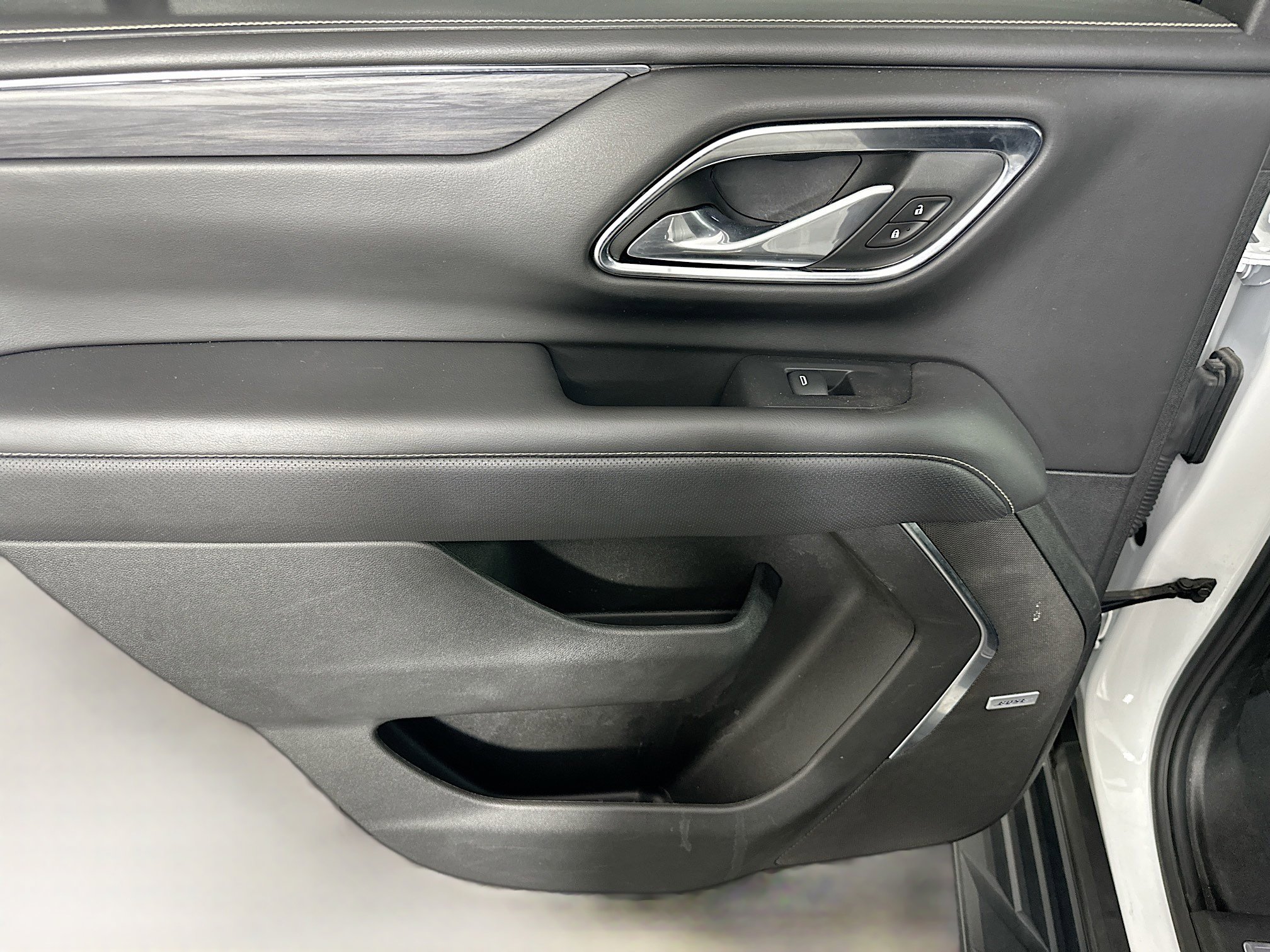 Used 2024 GMC Yukon SLT image 25