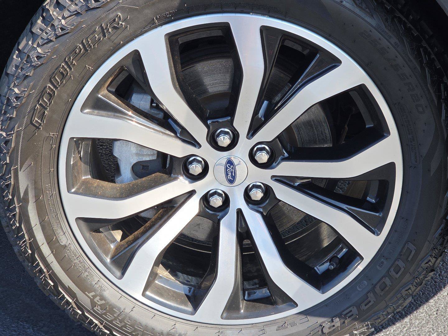 Used 2025 Ford Explorer ST-Line AWD/4WD image 13