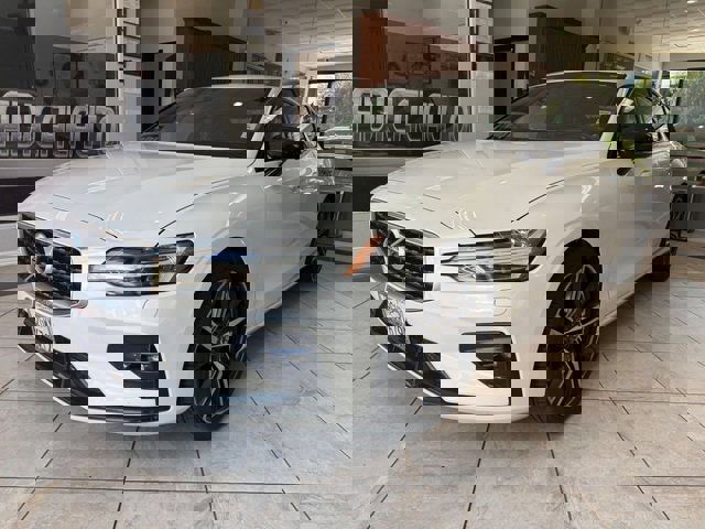 Used 2020 Volvo S60 T6 R-Design image 3