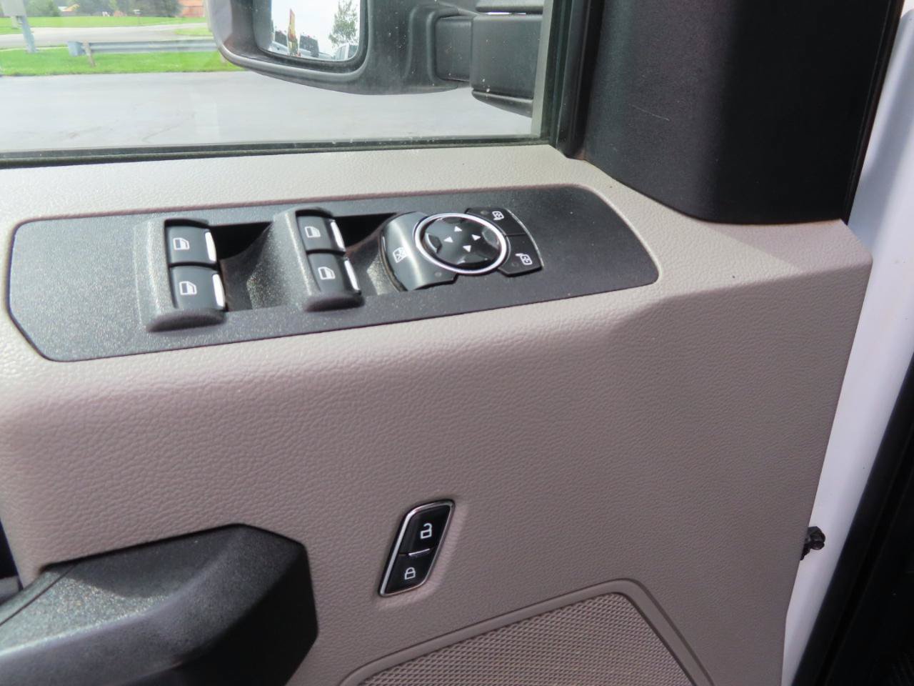 Used 2017 Ford F350 XL w/ Power Equipment Group AWD/4WD image 16