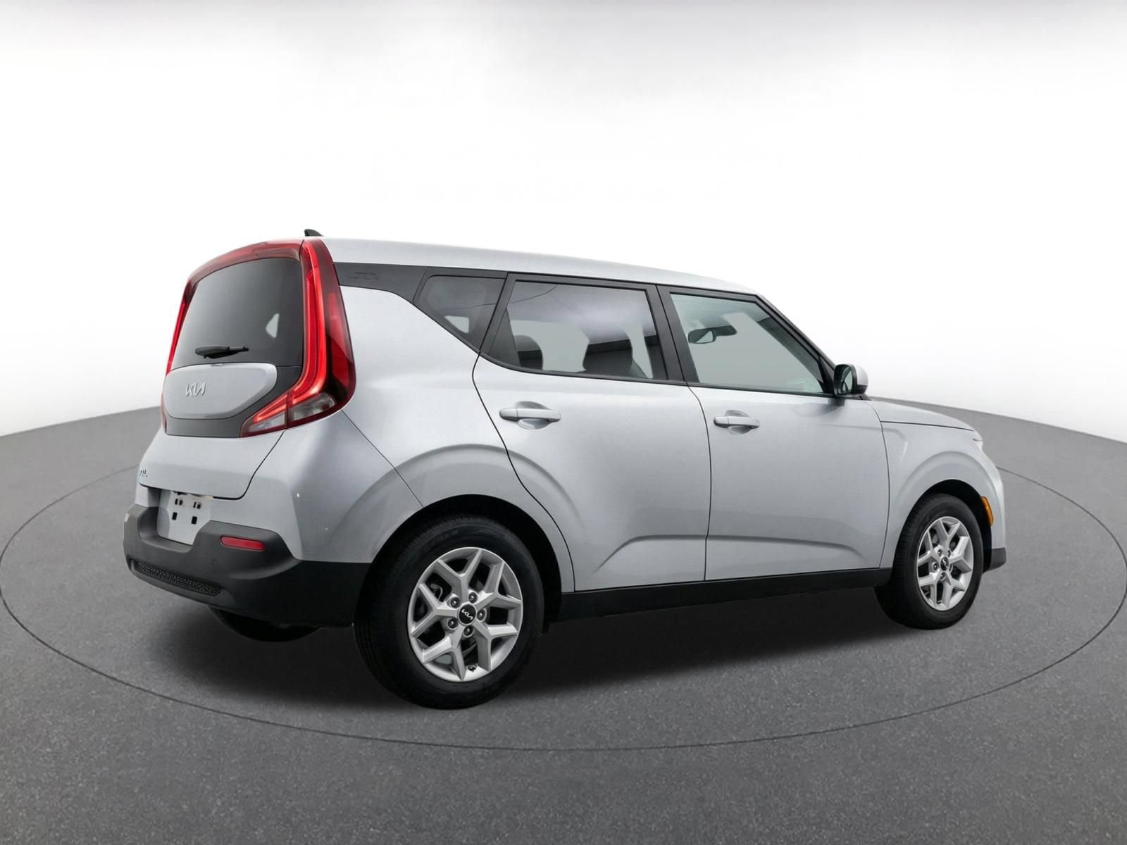 Used 2025 Kia Soul LX w/ LX Technology Package FWD image 9