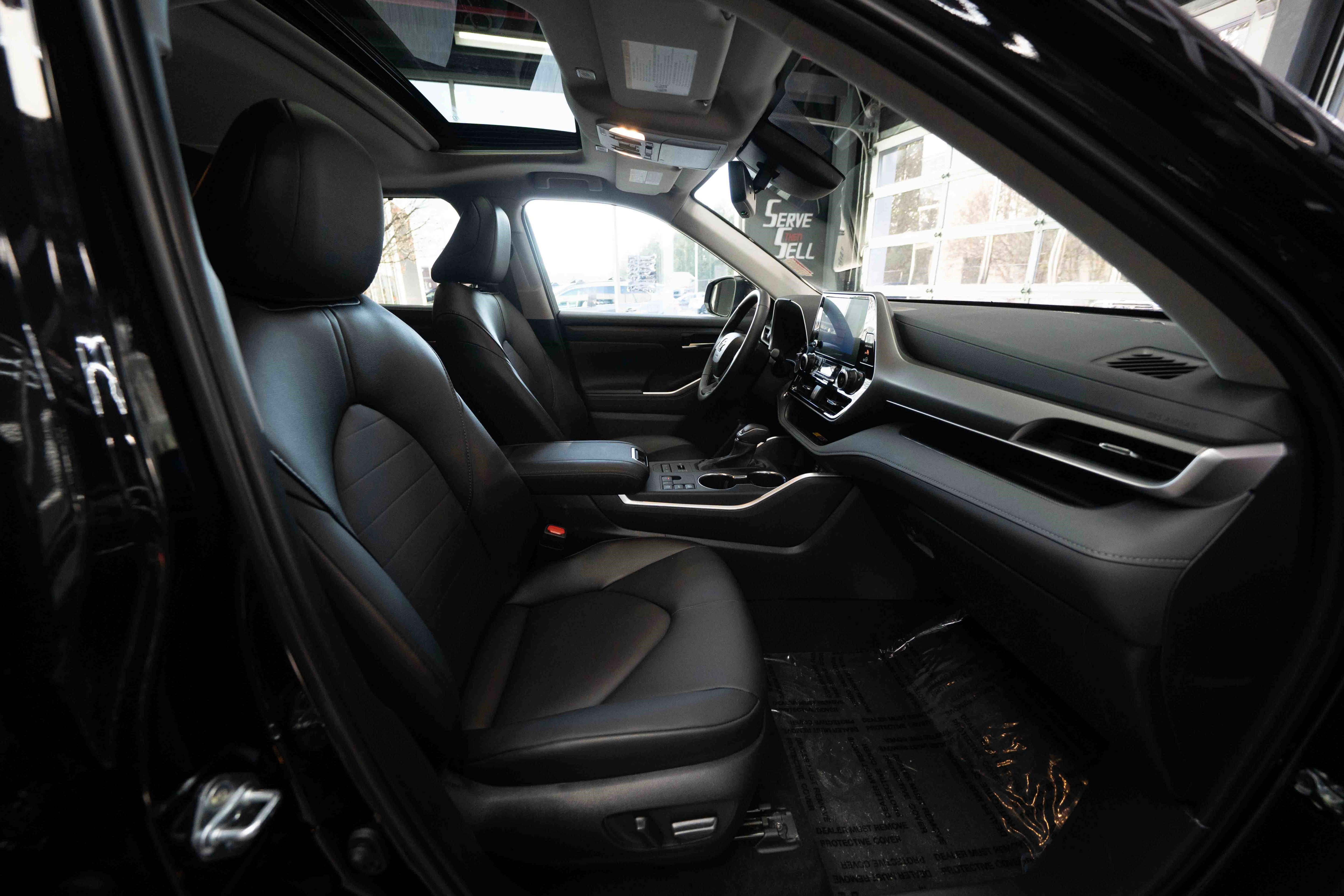 Used 2025 Toyota Highlander XLE image 27