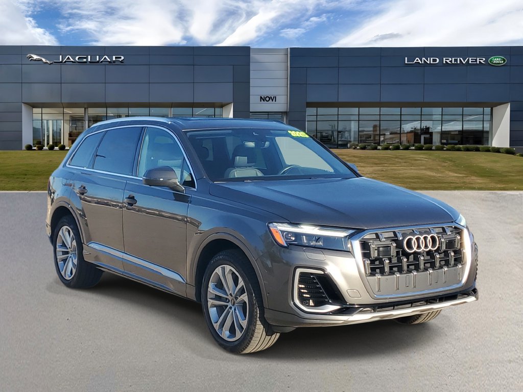 Used 2025 Audi Q7 3.0T Premium Plus AWD/4WD image 2