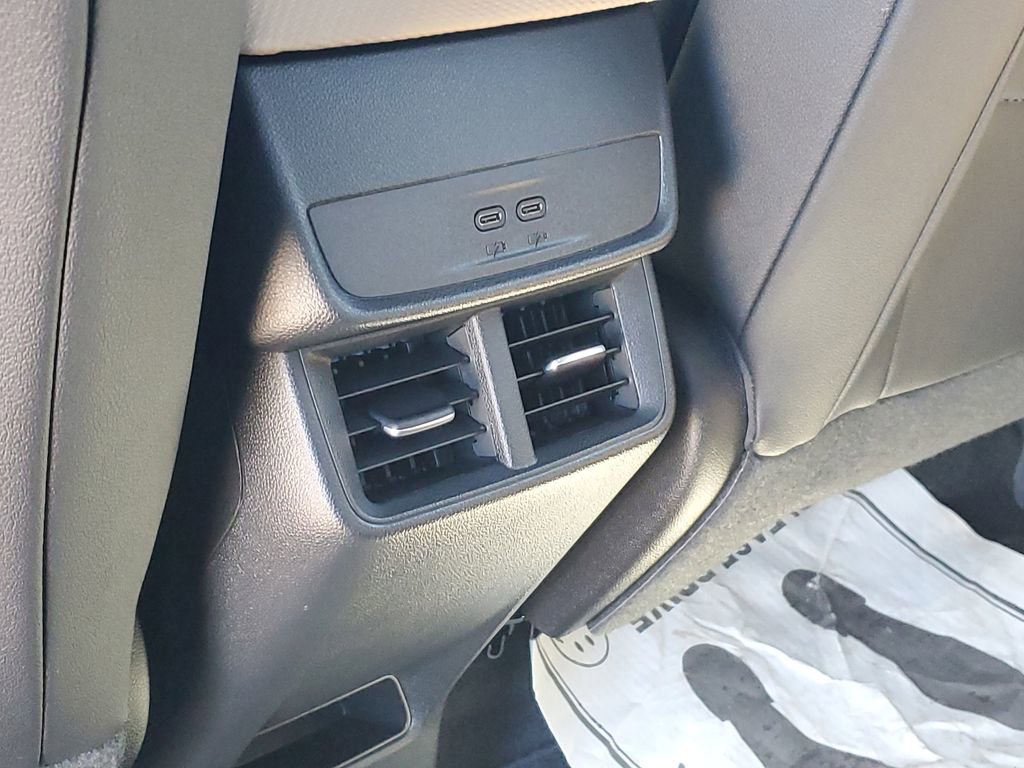 Used 2025 Chevrolet Equinox ACTIV AWD/4WD image 32