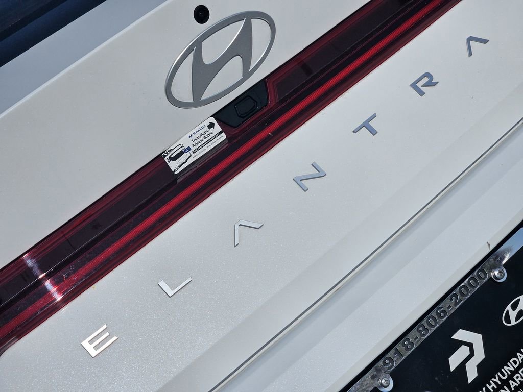 Used 2025 Hyundai Elantra Limited image 7