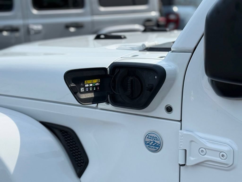 Used 2021 Jeep Wrangler Unlimited Sahara AWD/4WD image 37