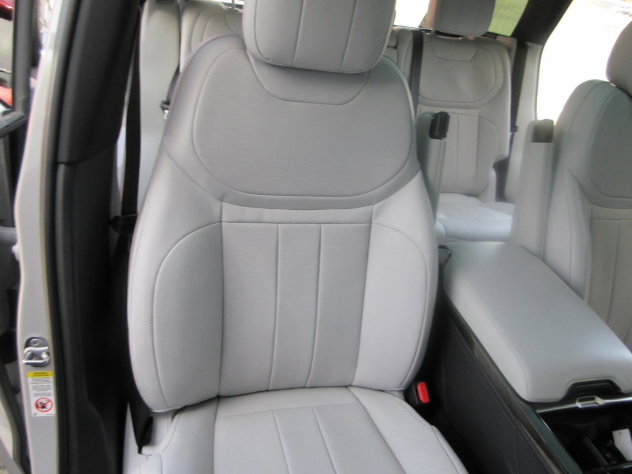 Used 2024 Land Rover Range Rover Sport SE image 25