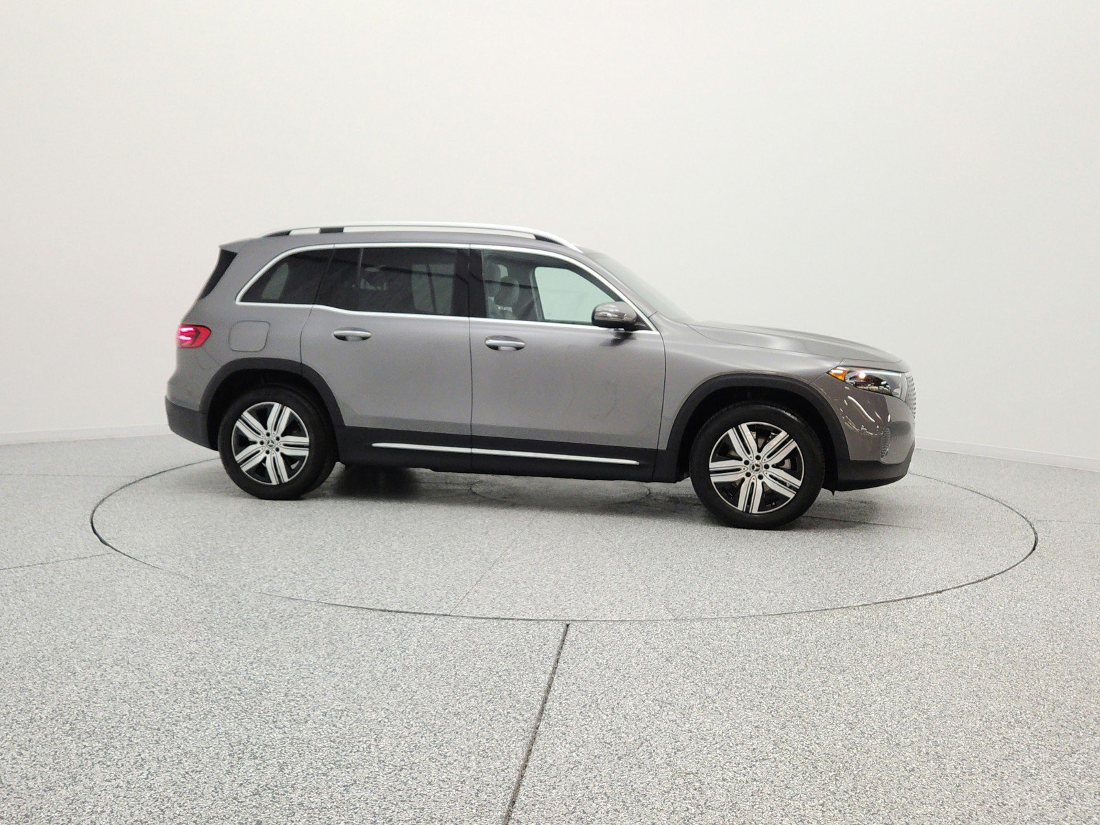 Used 2024 Mercedes-Benz EQB 300 4MATIC image 4