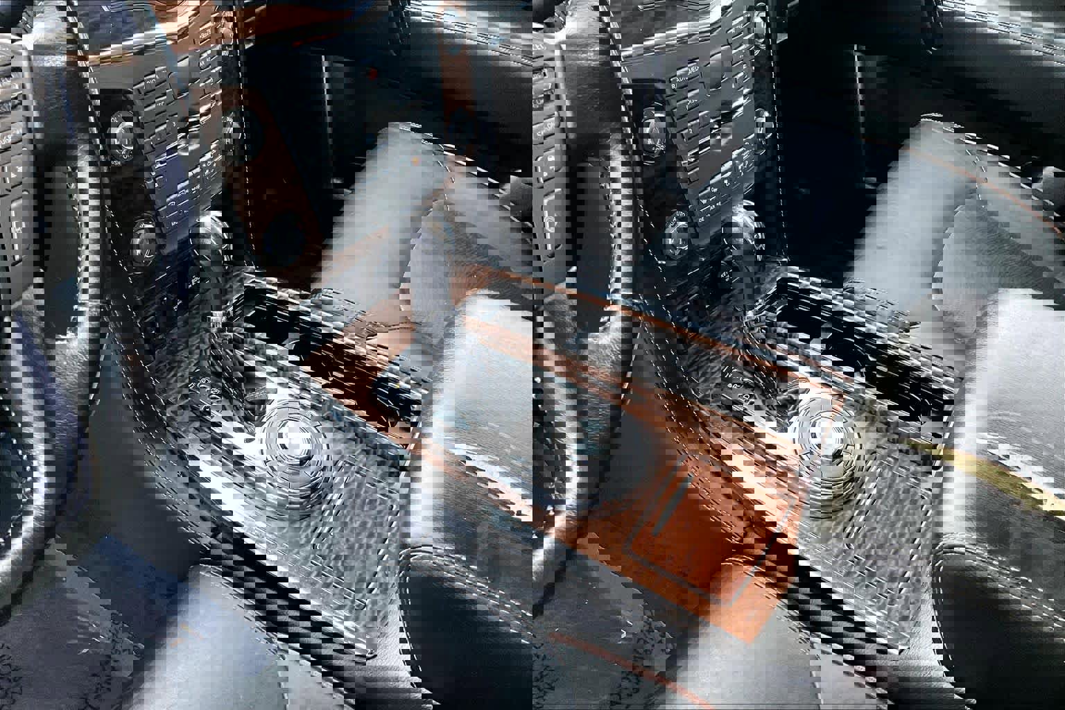 Used 2020 Nissan Armada SL w/ Premium Package image 16