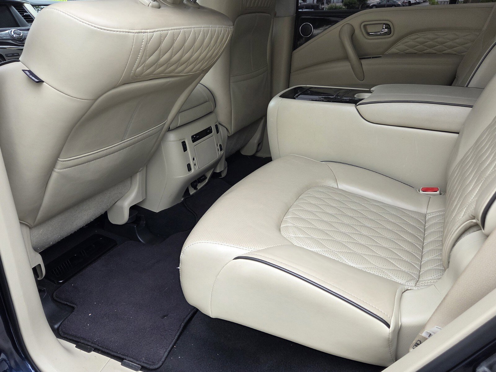 Used 2018 INFINITI QX80 4WD w/ Deluxe Technology Package image 12