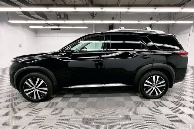 Used 2023 Nissan Pathfinder Platinum w/ Cargo Package AWD/4WD image 14