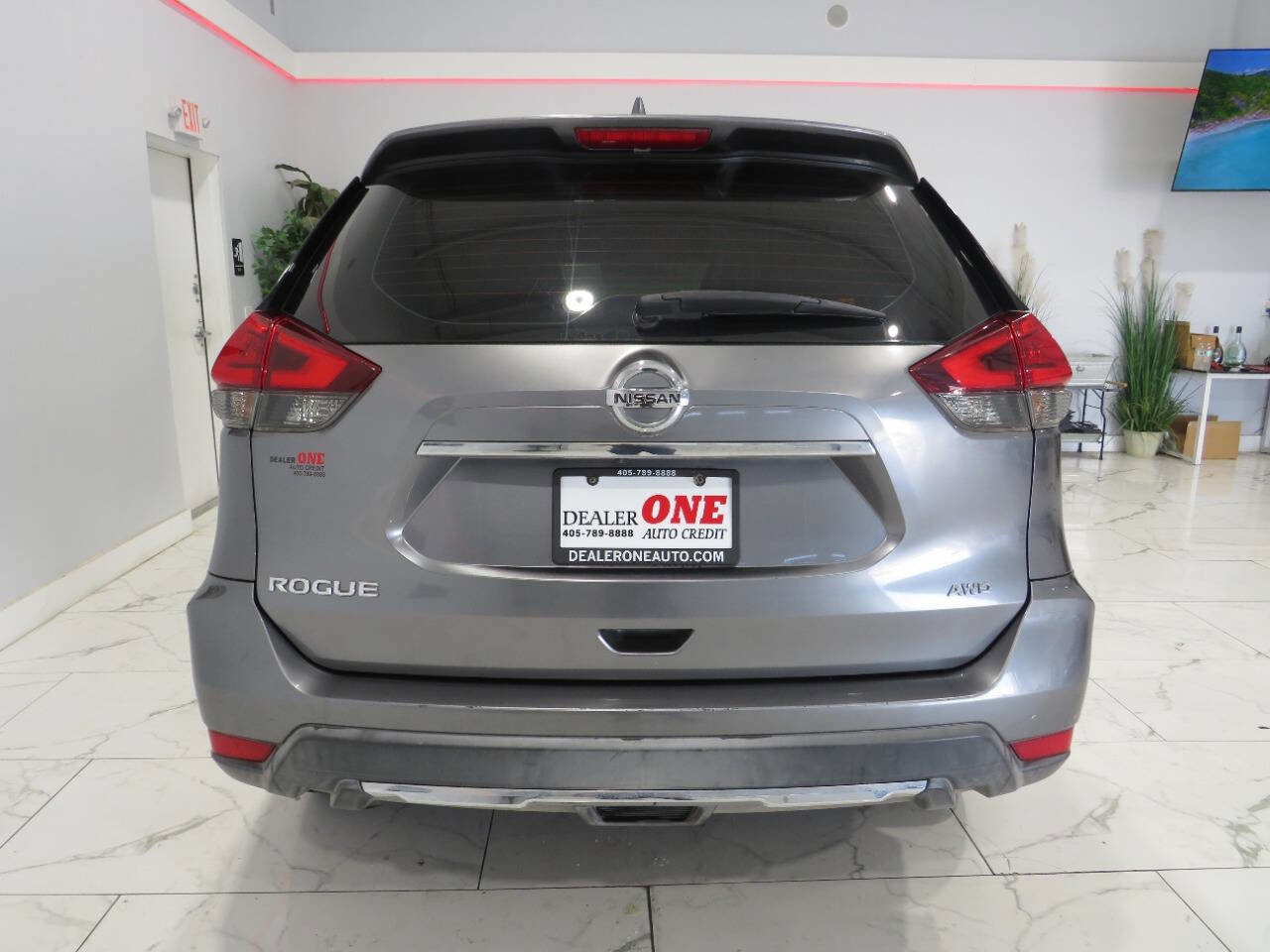 Used 2017 Nissan Rogue S image 5
