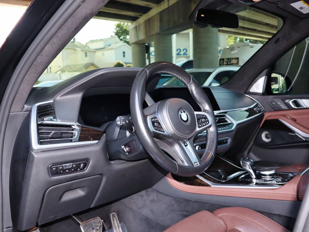 Used 2021 BMW X7 M50i w/ Dynamic Handling Package AWD/4WD image 26