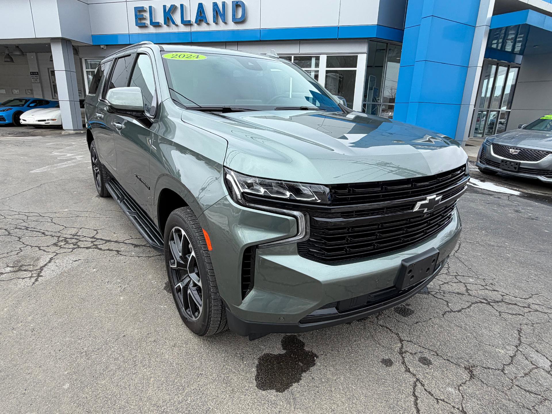 Used 2024 Chevrolet Suburban RST w/ Luxury Package image 11