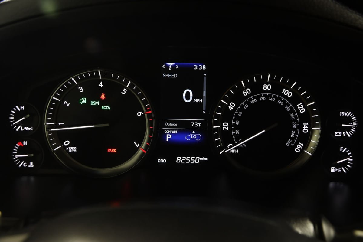 Used 2020 Lexus LX 570 4WD w/ Luxury Package image 21