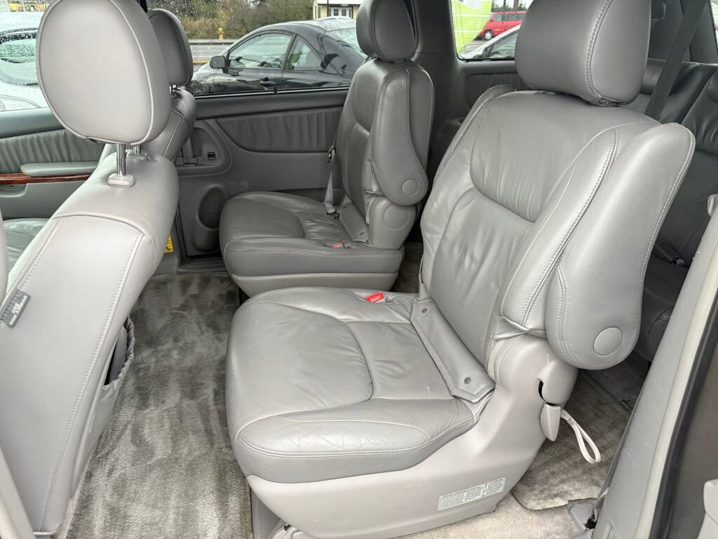 Used 2005 Toyota Sienna XLE Limited image 11