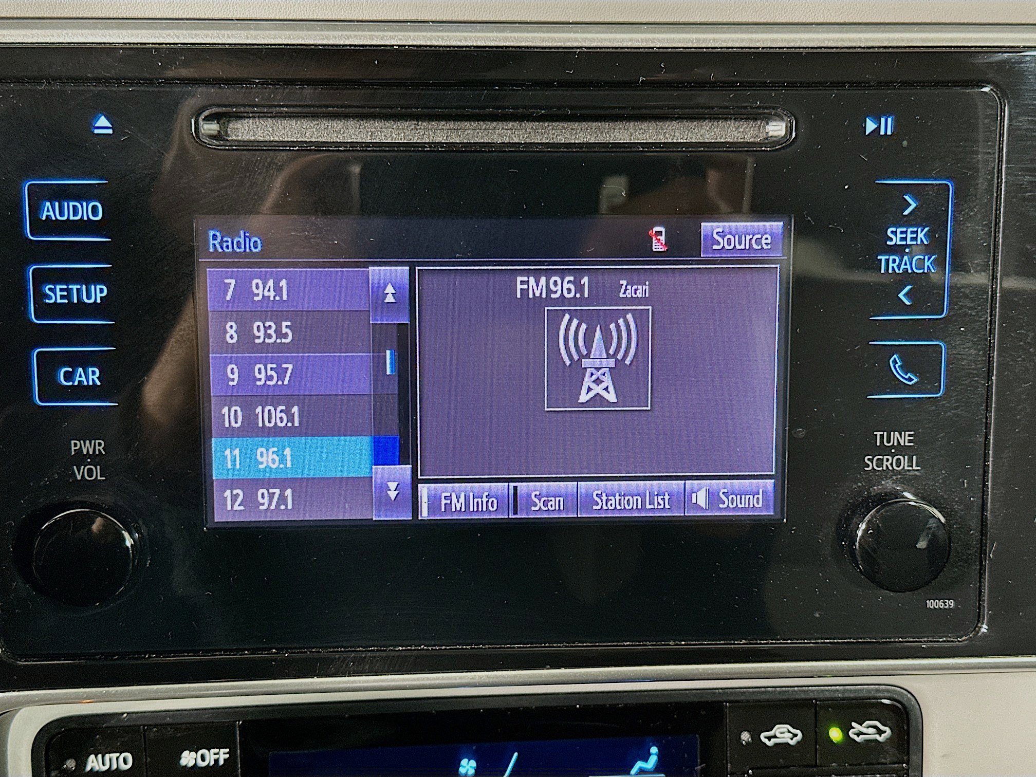 Used 2018 Toyota Corolla LE FWD image 19