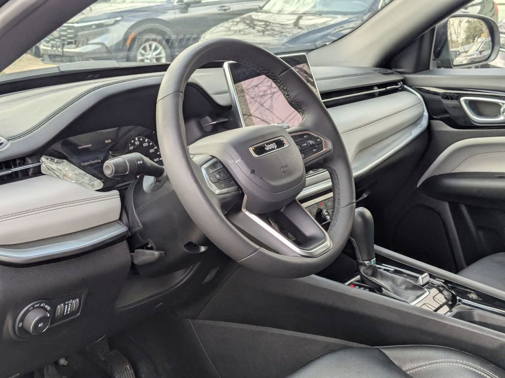 Used 2025 Jeep Compass Limited image 15
