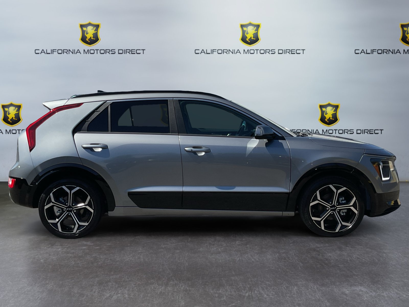 Used 2025 Kia Niro EX Touring FWD image 4