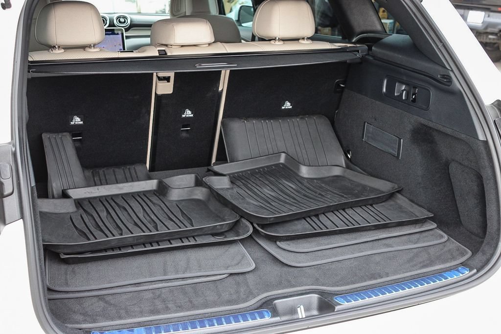 Used 2025 Mercedes-Benz GLC 300 4MATIC image 26