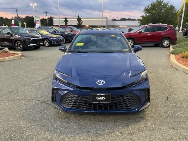 Used 2025 Toyota Camry SE FWD image 2