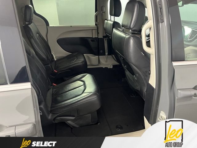 Used 2022 Chrysler Pacifica Touring-L FWD image 15