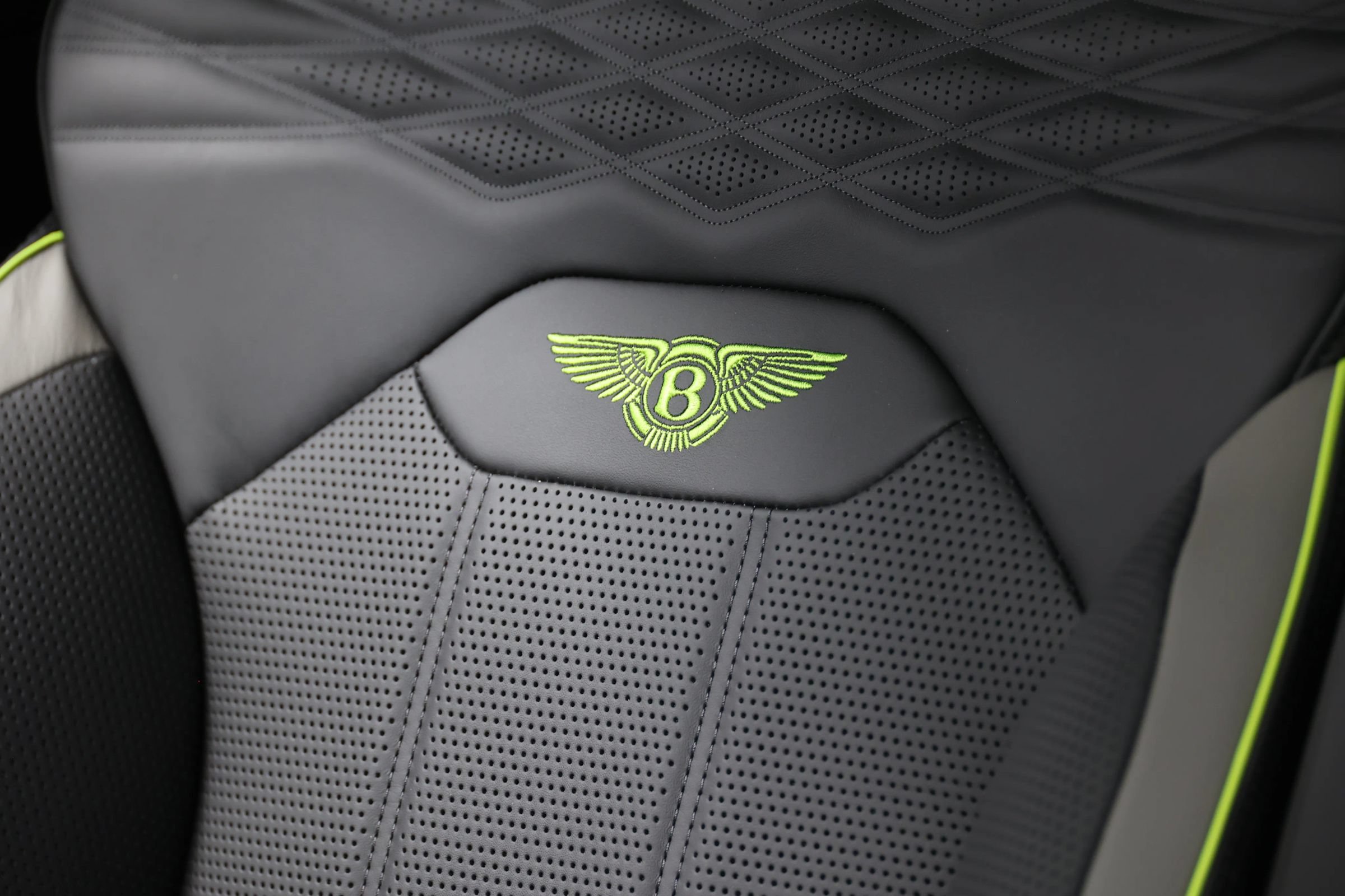 Used 2023 Bentley Bentayga Extended Wheelbase AWD/4WD image 68