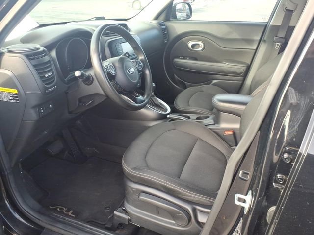 Used 2017 Kia Soul + image 12