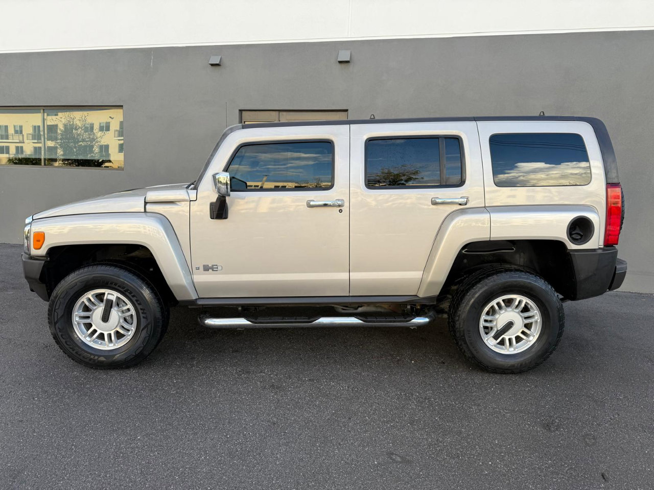 Used 2006 HUMMER H3 w/ Chrome Appearance Package image 9