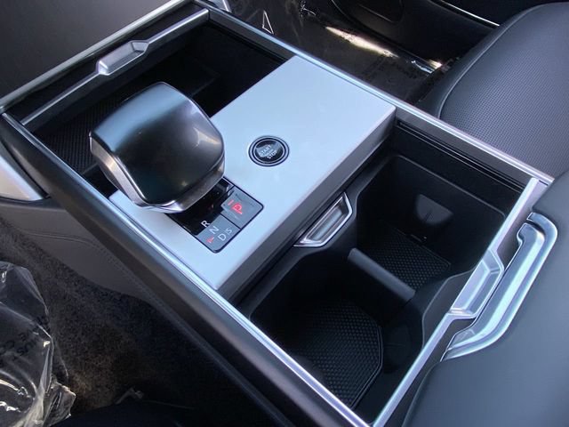 New 2025 Land Rover Range Rover SV AWD/4WD image 9