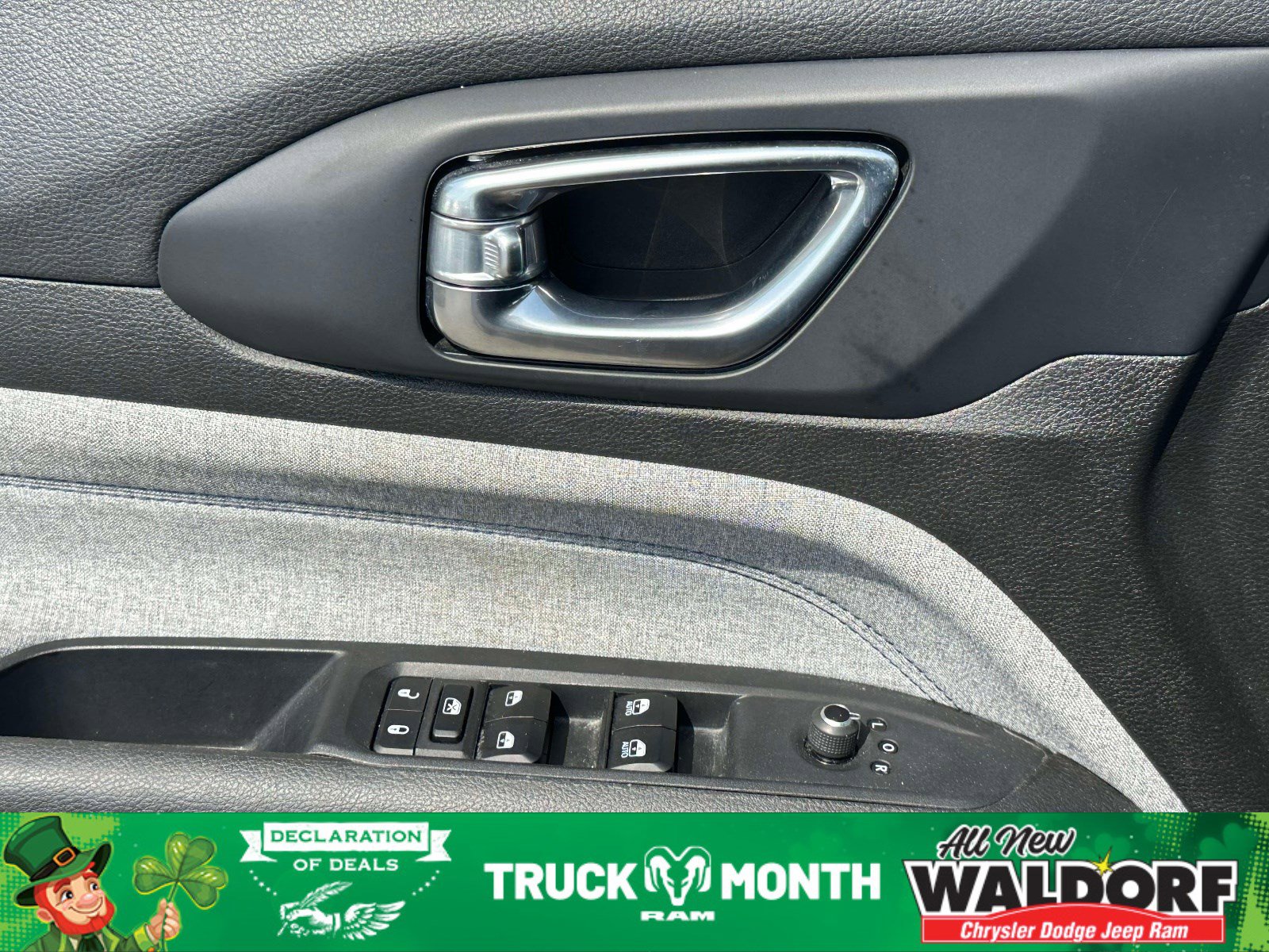 Used 2024 Jeep Compass Latitude image 17