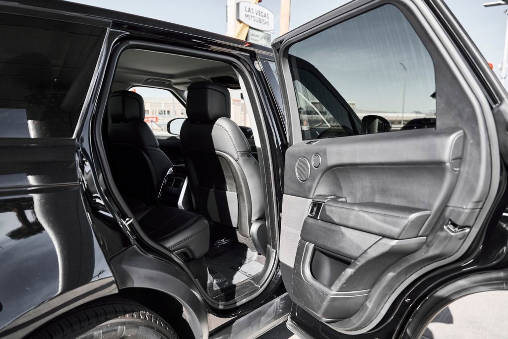 Used 2020 Land Rover Range Rover Sport SE image 12