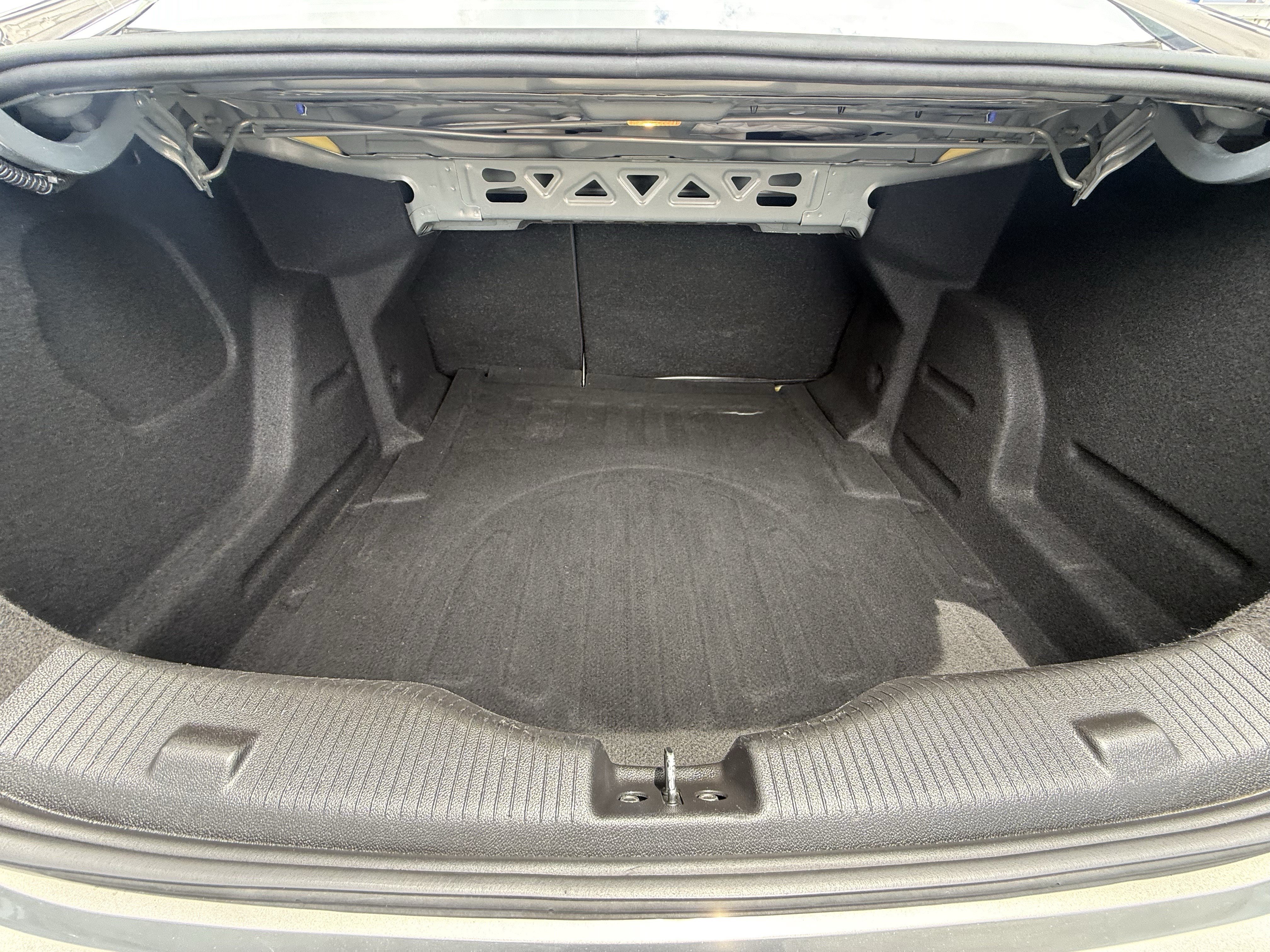 Used 2019 Chevrolet Cruze LT w/ Convenience Package FWD image 16