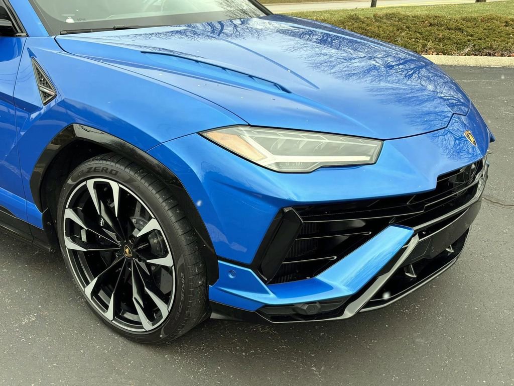 Used 2023 Lamborghini Urus S image 11