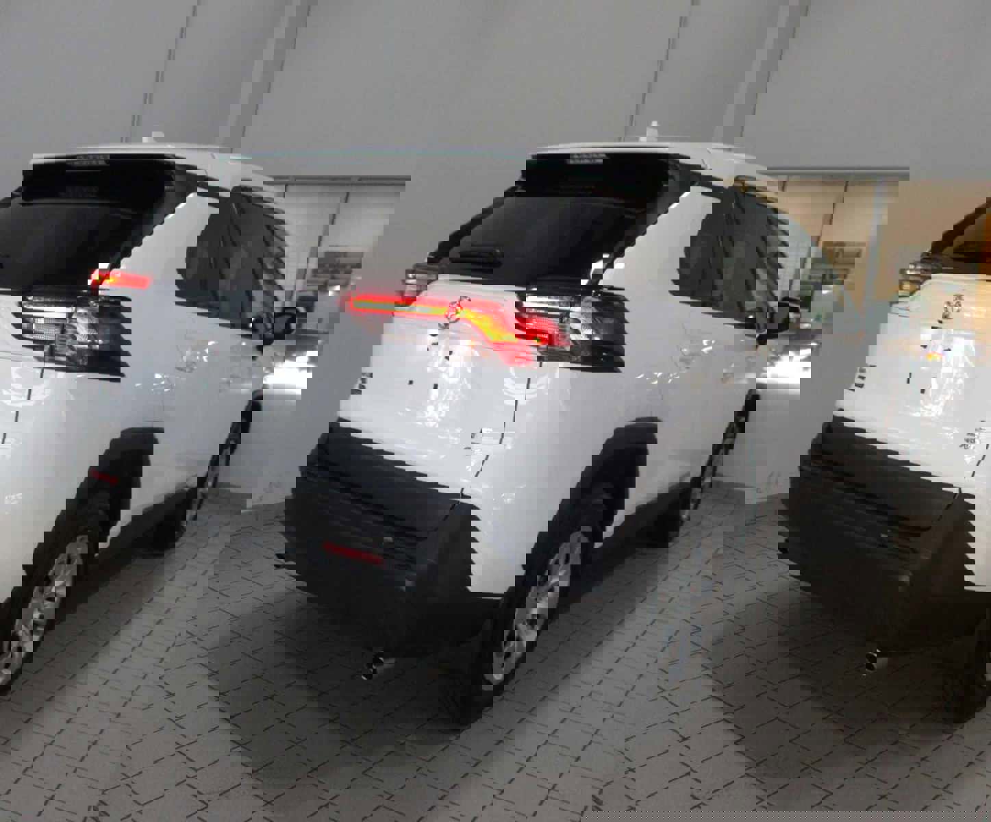 Used 2022 Toyota RAV4 LE image 3