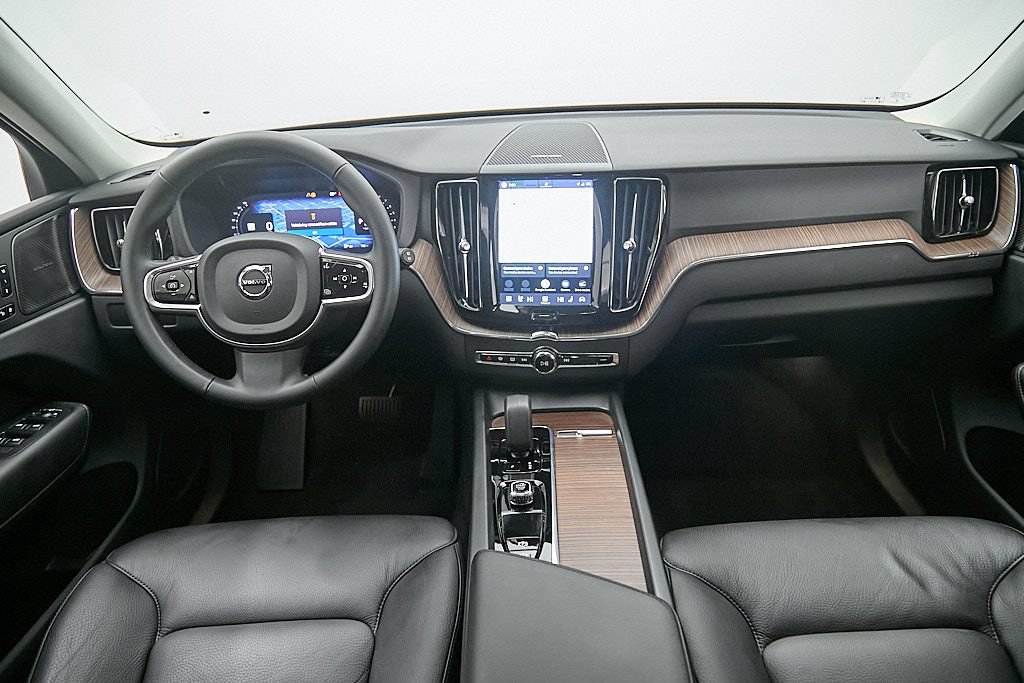 Certified 2023 Volvo XC60 B5 Plus w/ Climate Package AWD/4WD image 25
