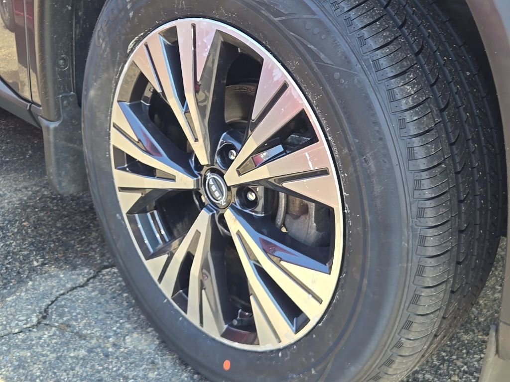 Used 2023 Nissan Rogue SV w/ SV Premium B Package image 5