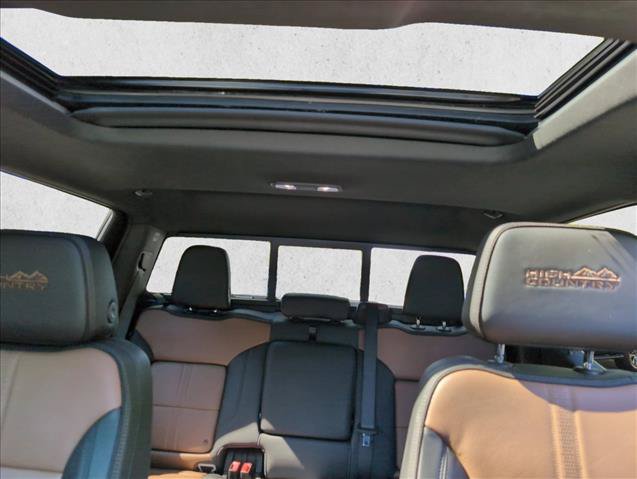 Used 2025 Chevrolet Silverado 1500 High Country AWD/4WD image 25