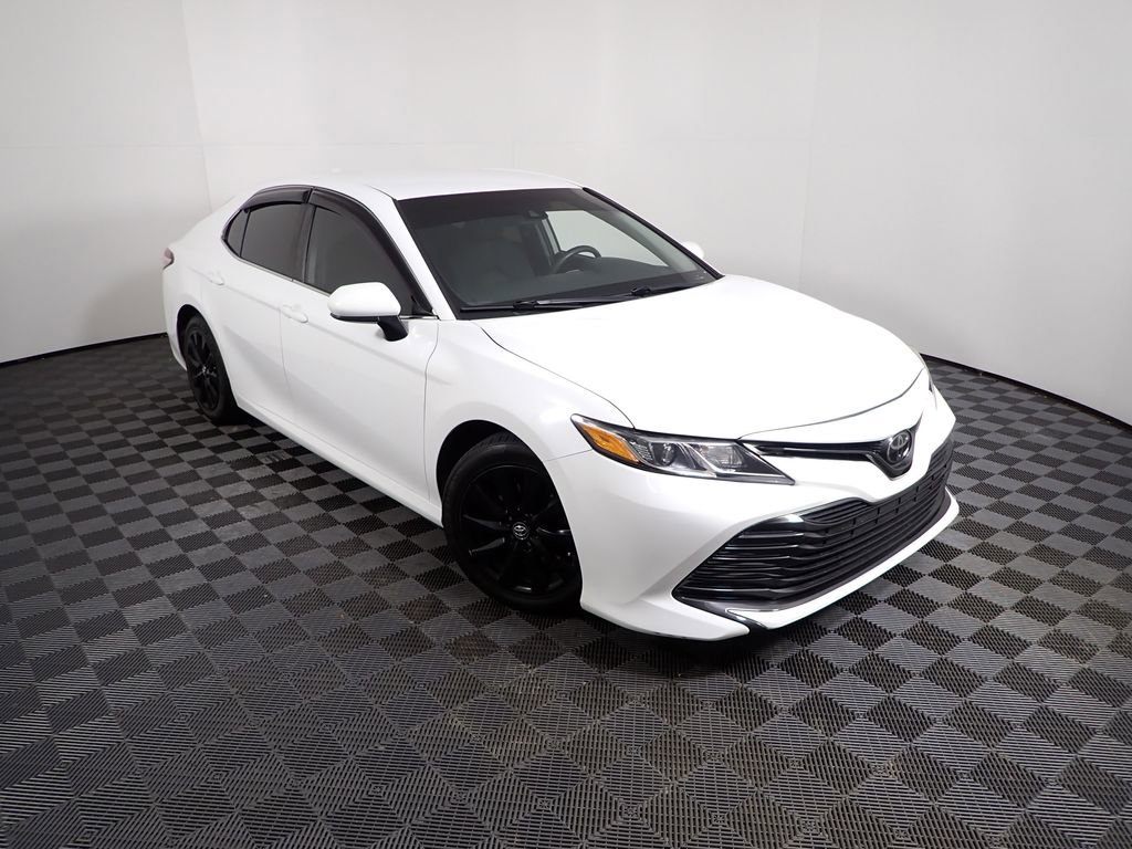 Used 2020 Toyota Camry LE image 4