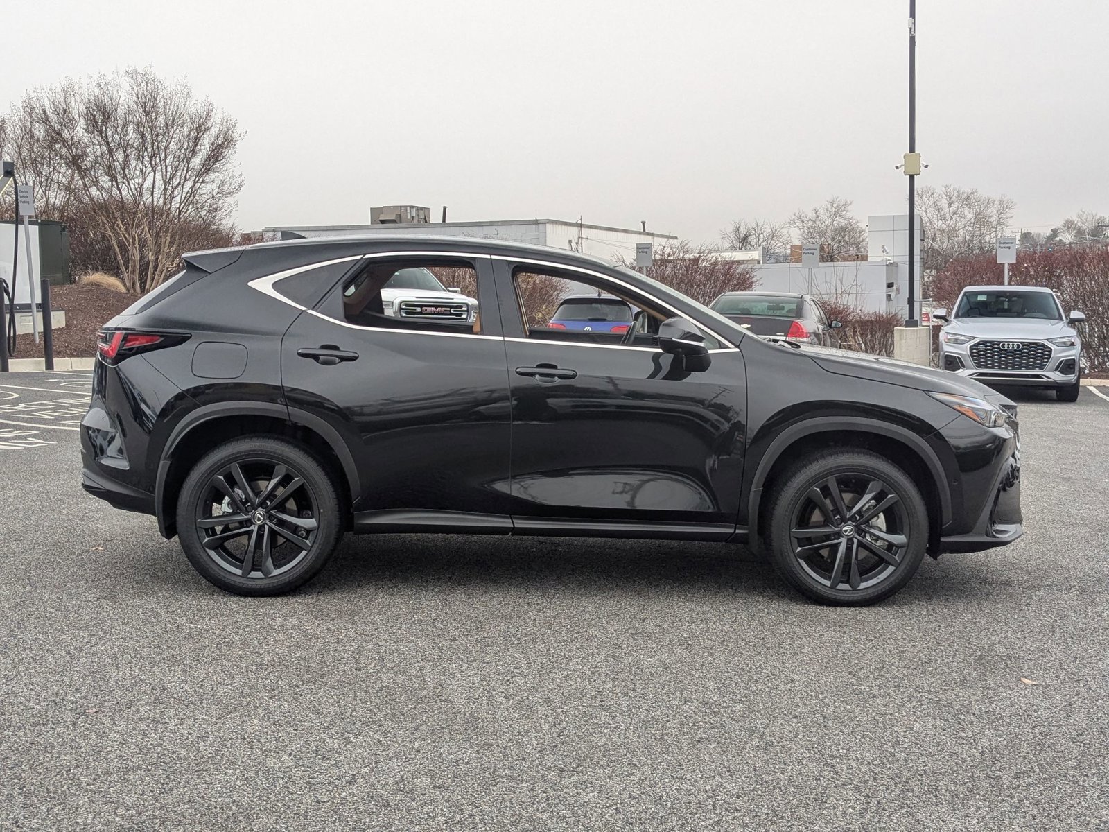 Used 2025 Lexus NX 450h+ AWD w/ Accessory Package (2T) image 8