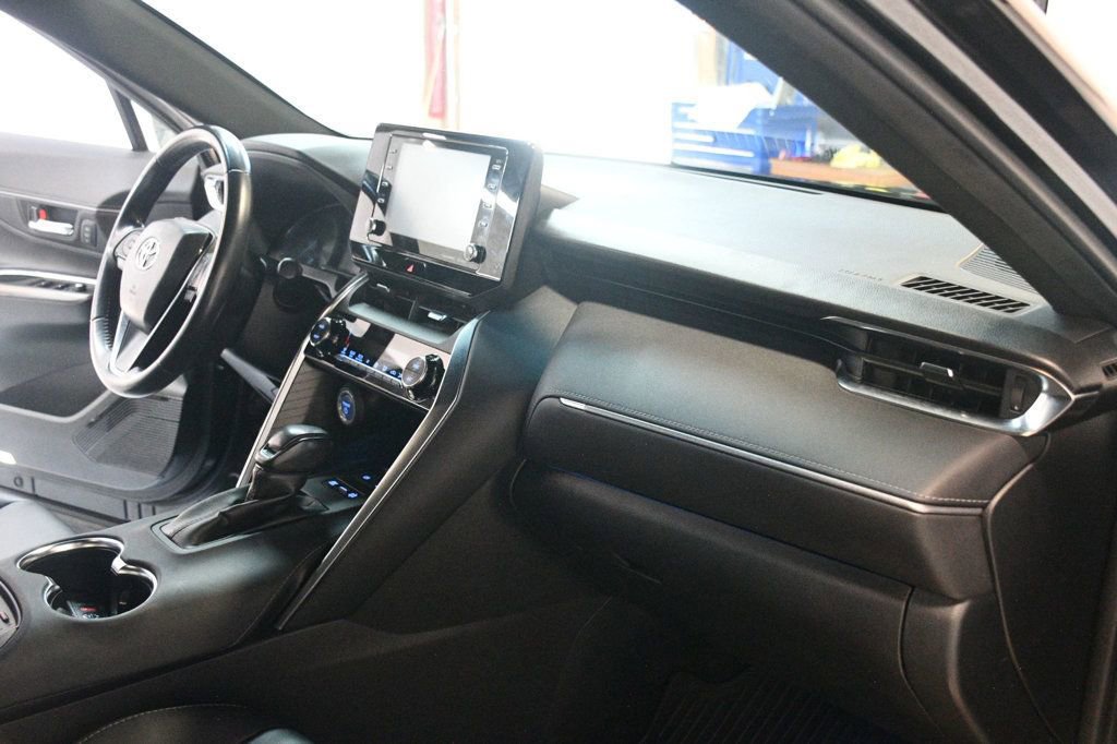 Used 2022 Toyota Venza XLE image 26