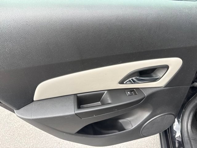 Used 2014 Chevrolet Cruze LS FWD image 20