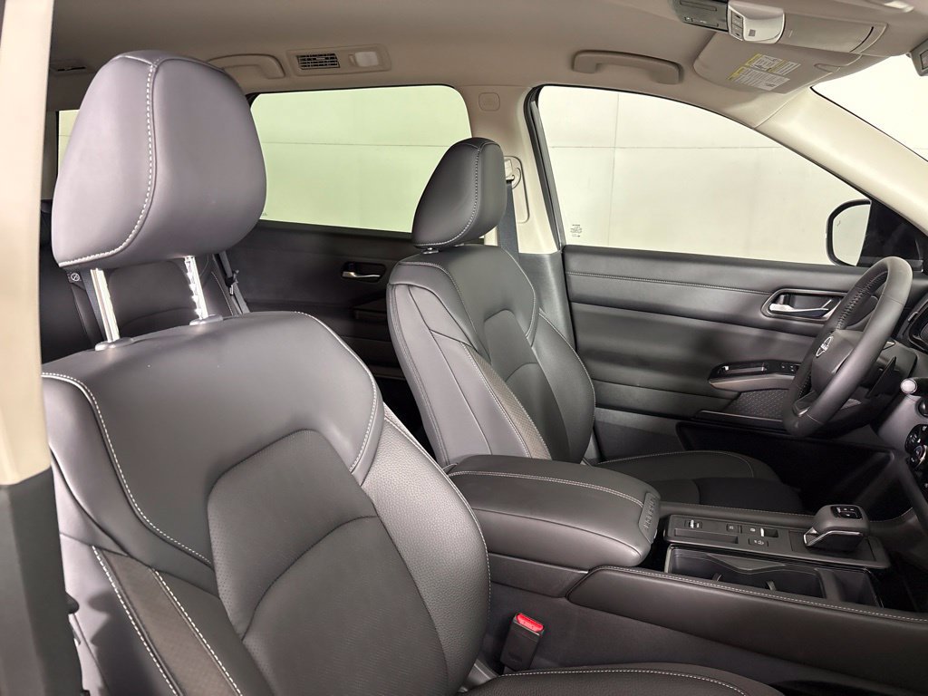 New 2026 Nissan Pathfinder SL FWD image 17