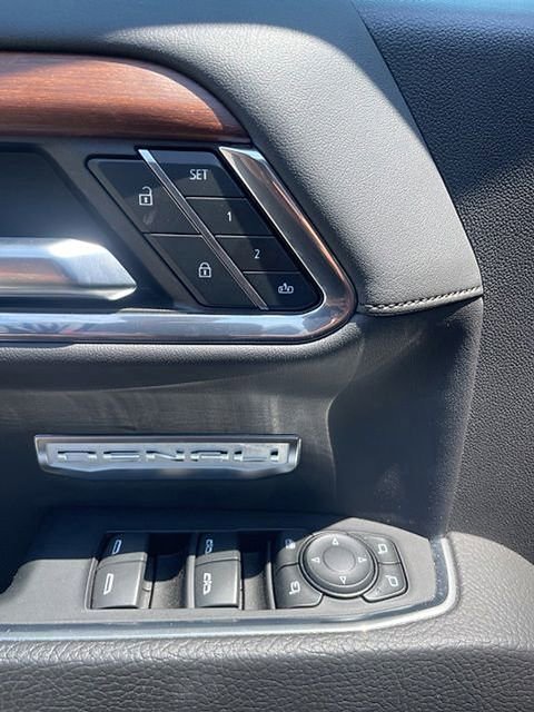 Used 2023 GMC Sierra 1500 Denali w/ Technology Package AWD/4WD image 6