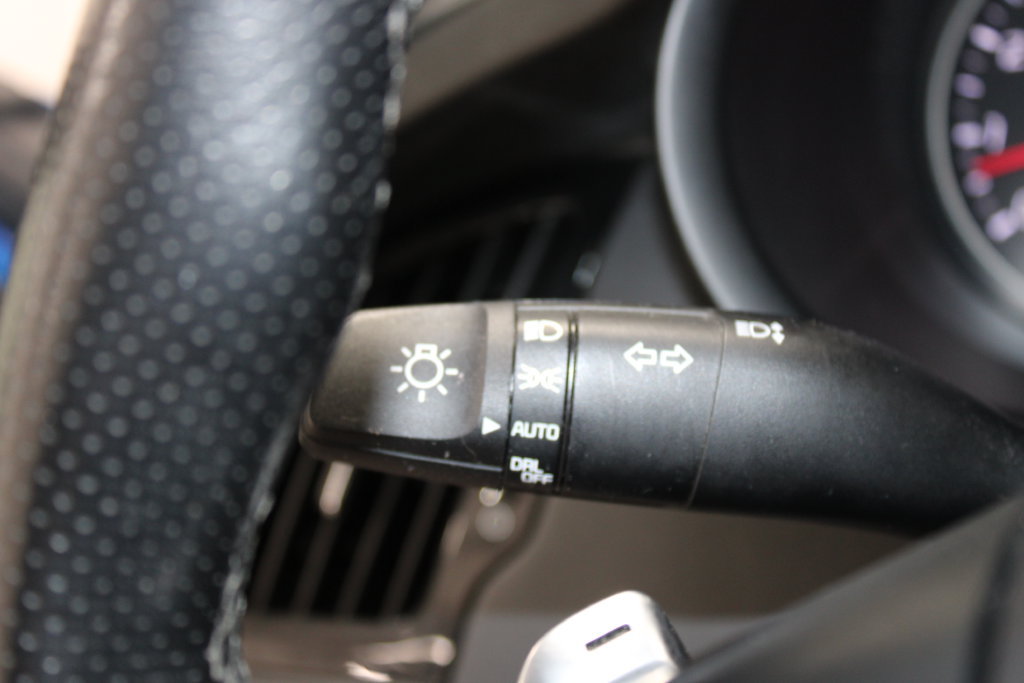 Used 2020 Kia Stinger GT1 RWD image 31