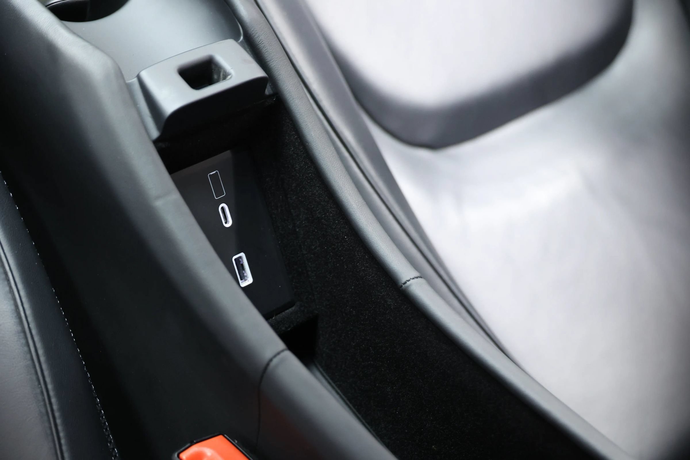 Used 2023 McLaren Artura RWD image 17