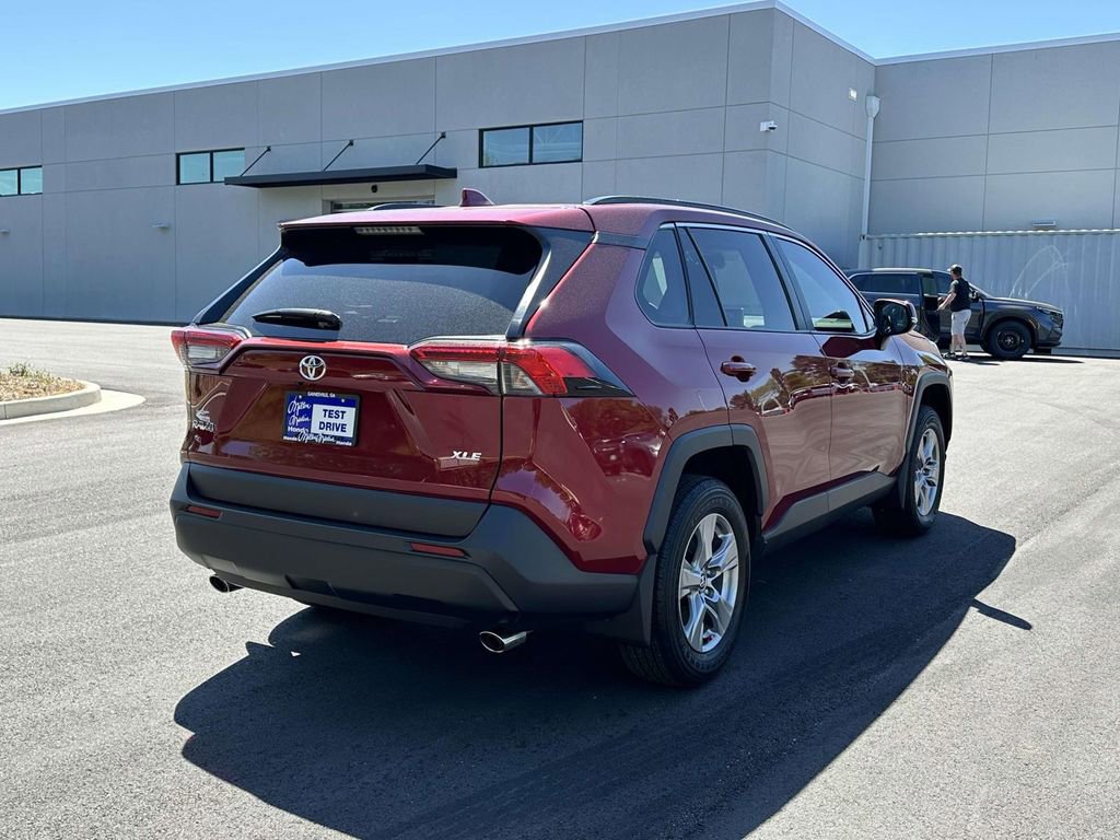 Used 2025 Toyota RAV4 XLE w/ Convenience Package image 27