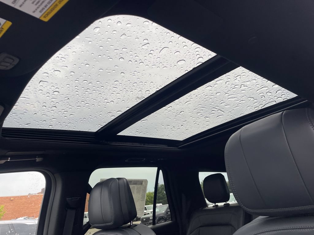 New 2027 Lincoln Navigator Reserve w/ Jet Appearance Package AWD/4WD image 13