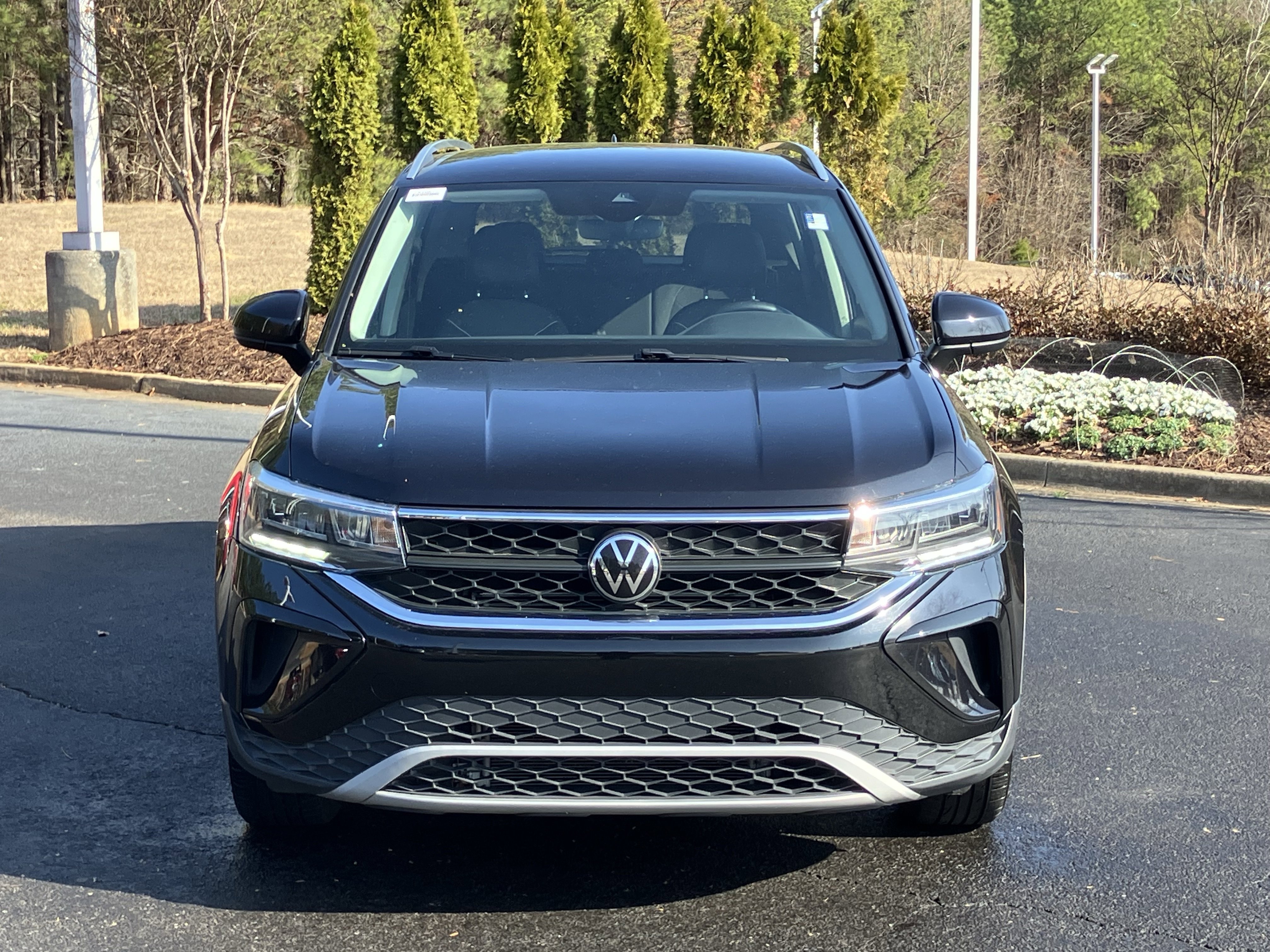 Used 2024 Volkswagen Taos SE image 3